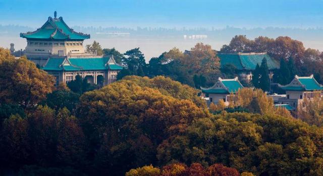 今年高考报武汉大学，分数会不会降？看大家怎么分析