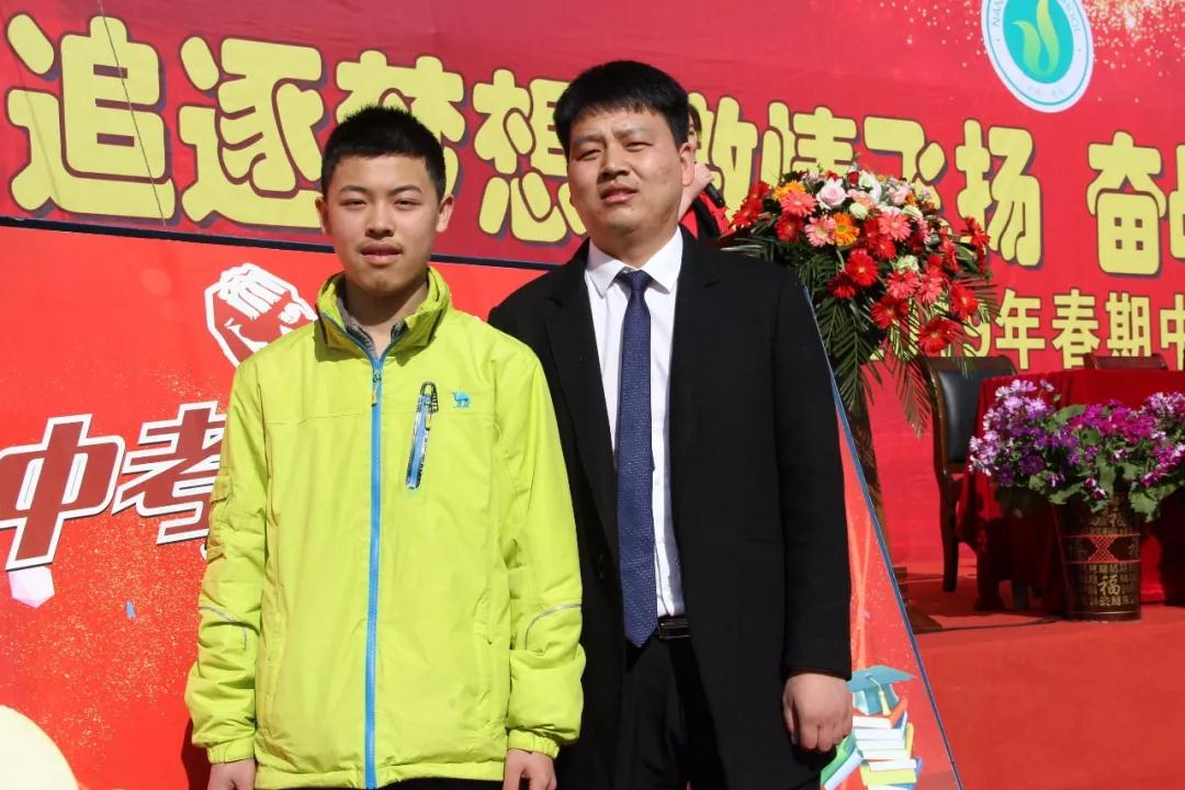 南阳市二十一学校李昶志