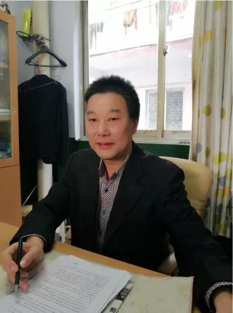 南阳荣昌小学校长