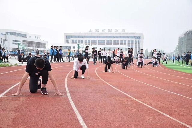 宛东实验高中操场