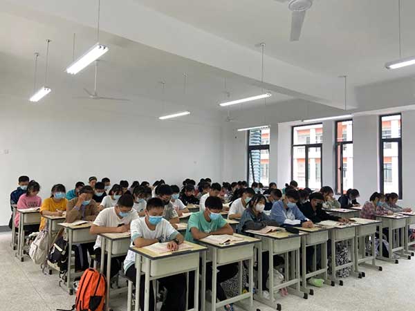 南阳市第九完全学校教室